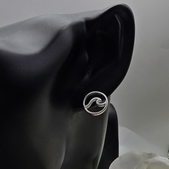 ❤️ SURFERS LOVE STERLING SILVER STUD EARRINGS - Picture 5 of 10